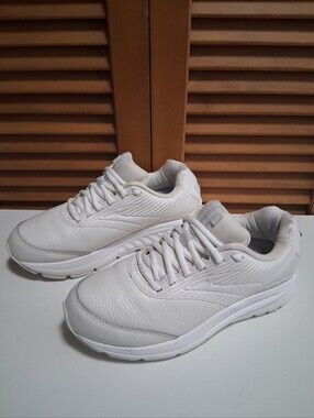 Brooks Addiction Walker 2 Womens Size 7.5 White Athletic Leather Shoes Sneakers